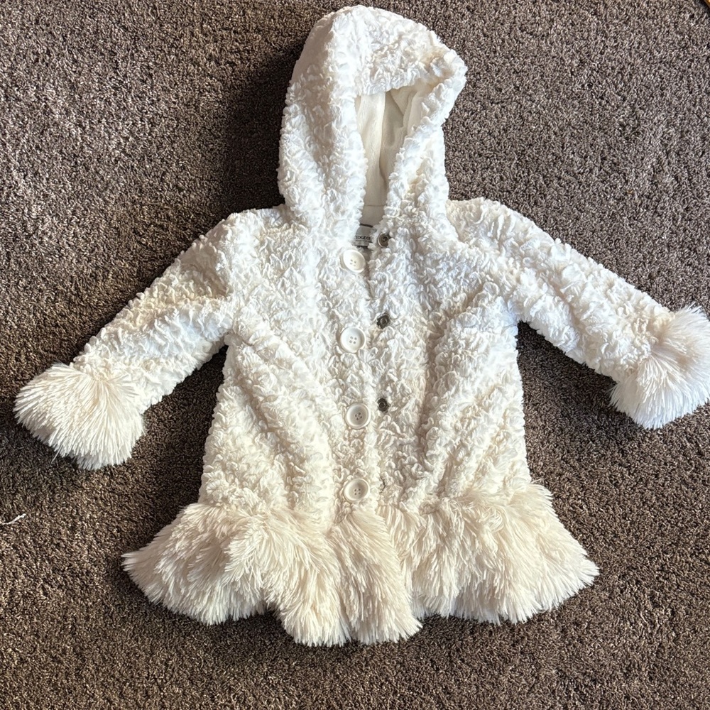 Chic White Faux Fur Kids Cape